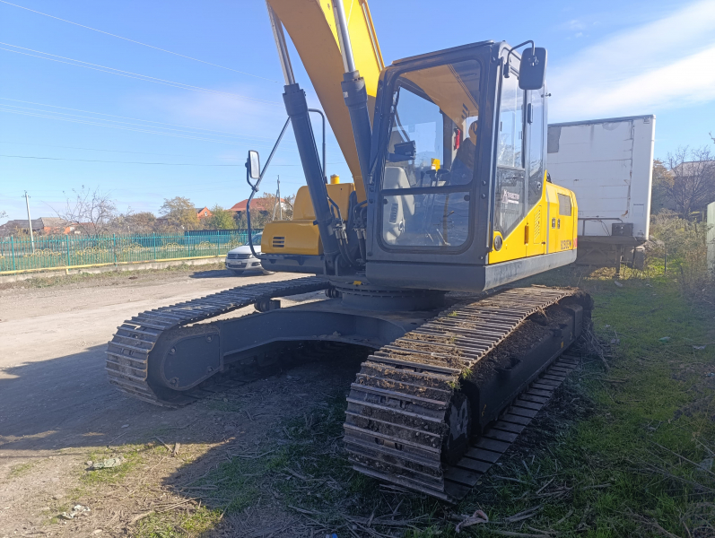 Beezone B250* Экскаватор HV Market