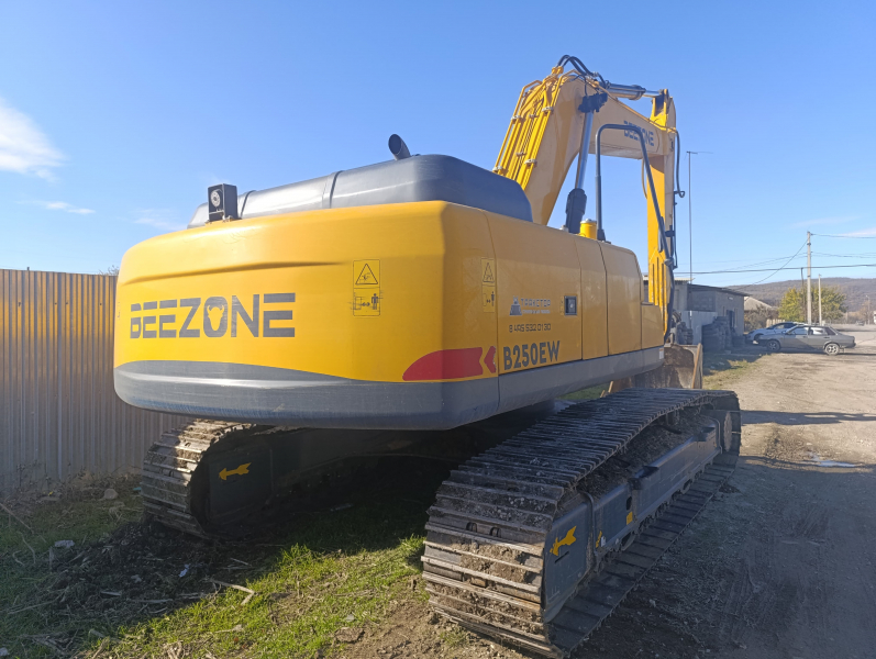 Beezone B250* Экскаватор HV Market
