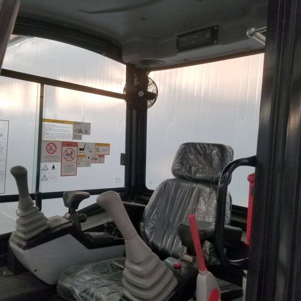 Мини-экскаватор QUADTRAC E28 PRO (2.8т, кабина, квикаплер, бур, 3 ковша)