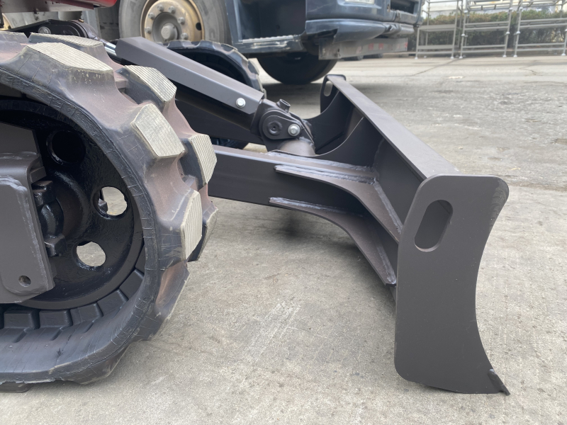 Мини-экскаватор QUADTRAC E28 PRO (2.8т, кабина, квикаплер, бур, 3 ковша)