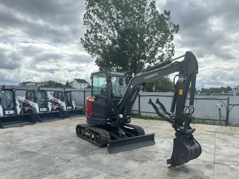Мини-экскаватор QUADTRAC E40 PRO (4т, кабина, A/C, квикаплер, бур, 3 ковша)