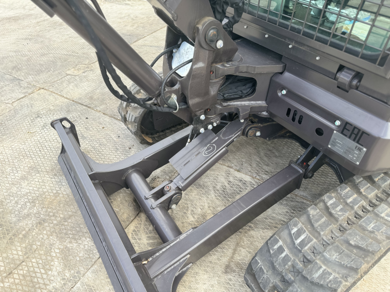 Мини-экскаватор QUADTRAC E40 PRO (4т, кабина, A/C, квикаплер, бур, 3 ковша)