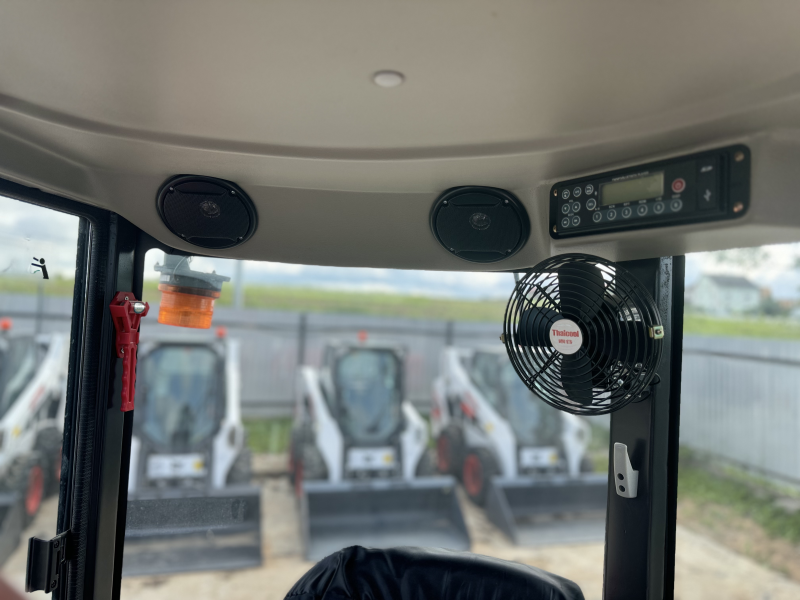 Мини-экскаватор QUADTRAC E40 PRO (4т, кабина, A/C, квикаплер, бур, 3 ковша)