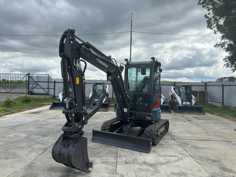 Мини-экскаватор QUADTRAC E40 PRO (4т, кабина, A/C, квикаплер, бур, 3 ковша. Гидравлический прижим)
