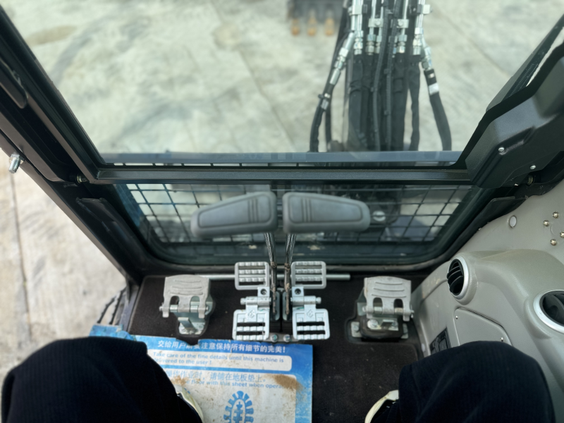 Мини-экскаватор QUADTRAC E40 PRO (4т, кабина, A/C, квикаплер, бур, 3 ковша. Гидравлический прижим)