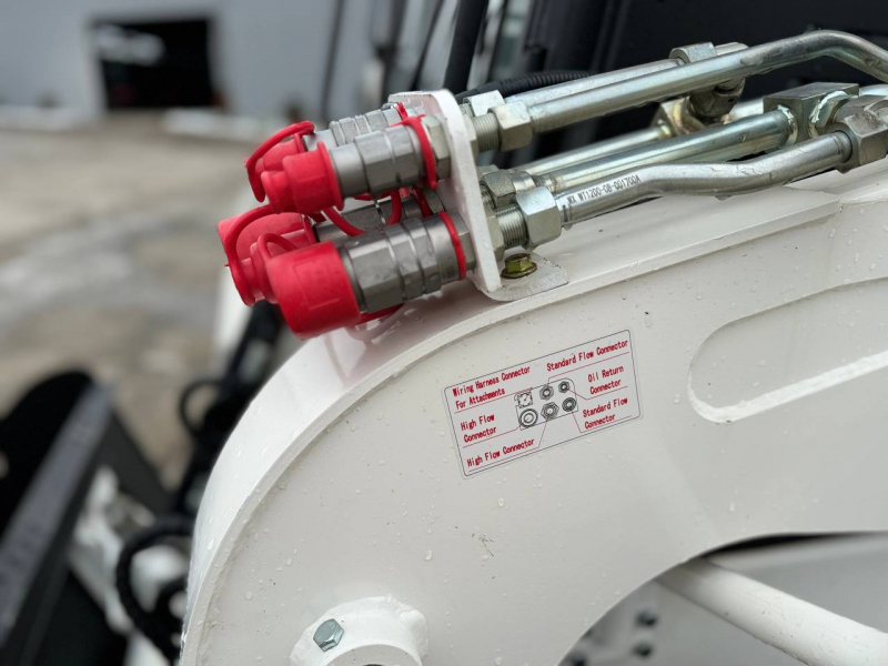 Мини-погрузчик XTRAC S12 (1250 кг 2 скорости HI HLOW) HV Market