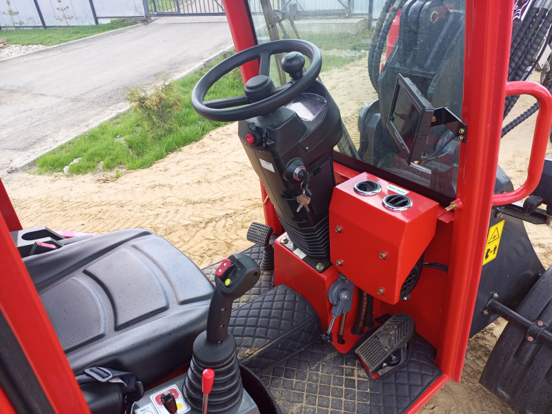 Мини-погрузчик QUADTRAC WL40T (800 кг, телескопическая стрела 3800 мм) HV Market