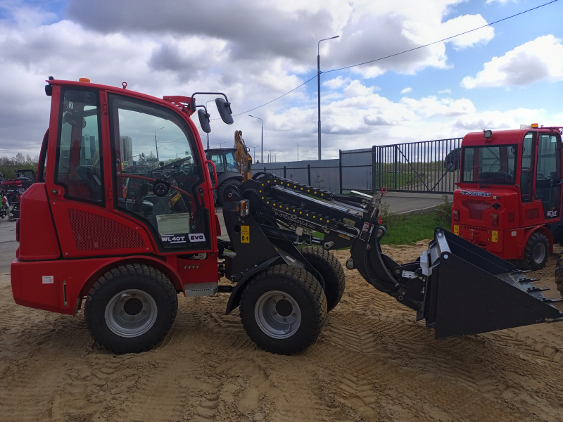 Мини-погрузчик QUADTRAC WL40T (800 кг, телескопическая стрела 3800 мм) HV Market