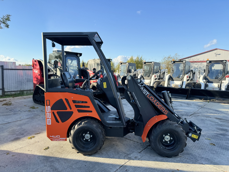 Мини-погрузчик CASTLOADERS 825D ИТАЛИЯ HV Market